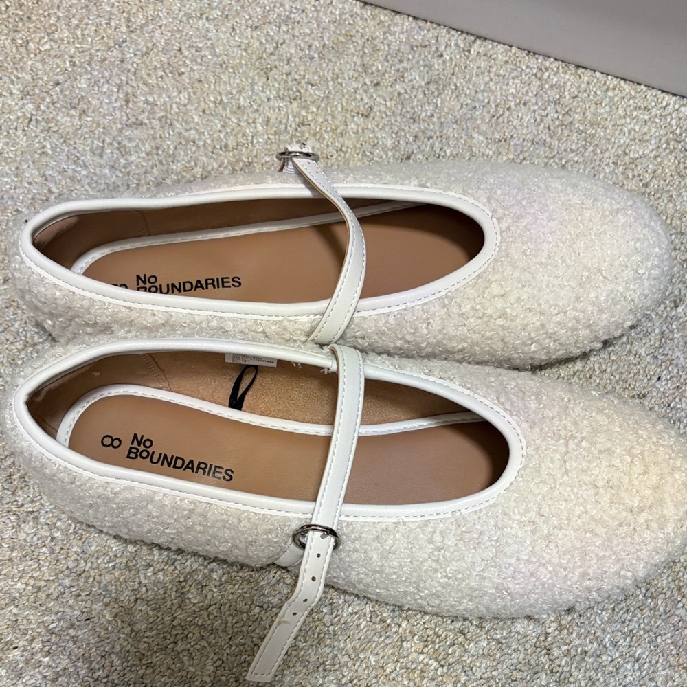 No Boundaries Women's White Textured Flats